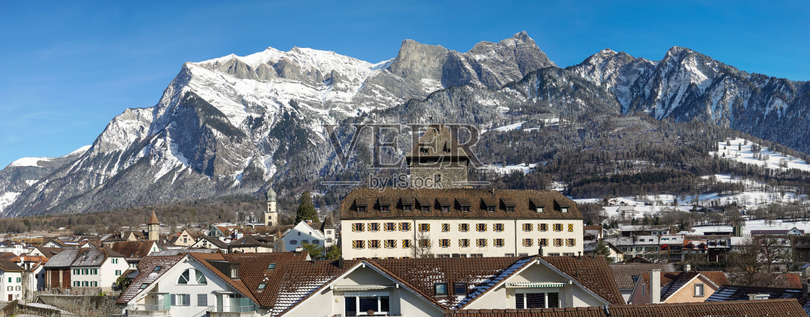 田园历史城市梅恩菲尔德的冬季山景全景照片摄影图片