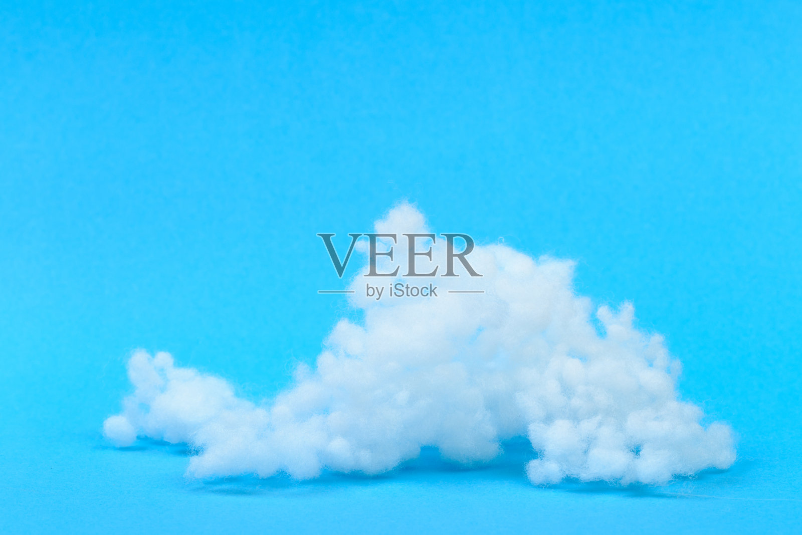 中空纤维,聚酯纤维在浅蓝色的背景照片摄影图片