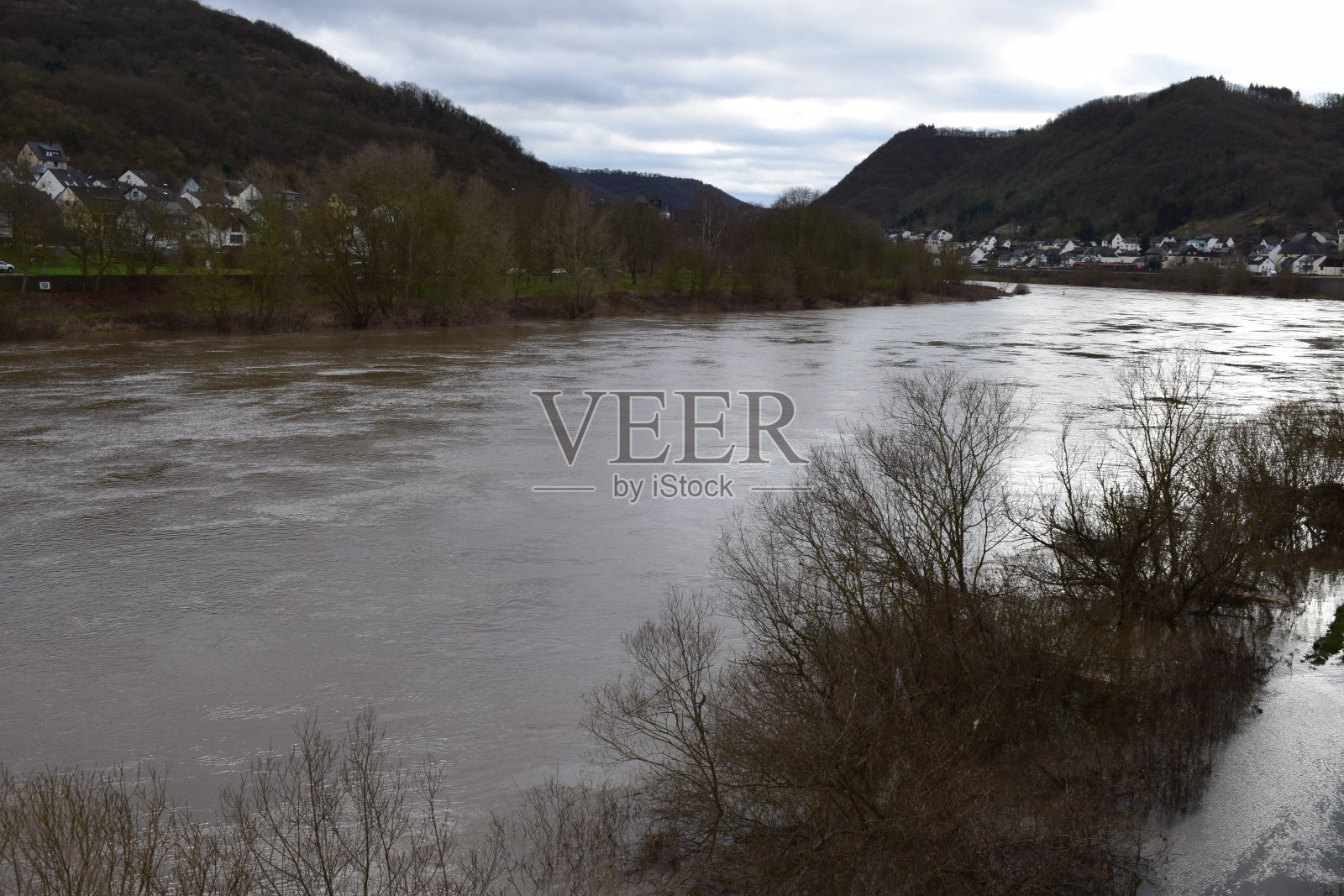 科本-冈多夫的摩泽尔河洪水照片摄影图片