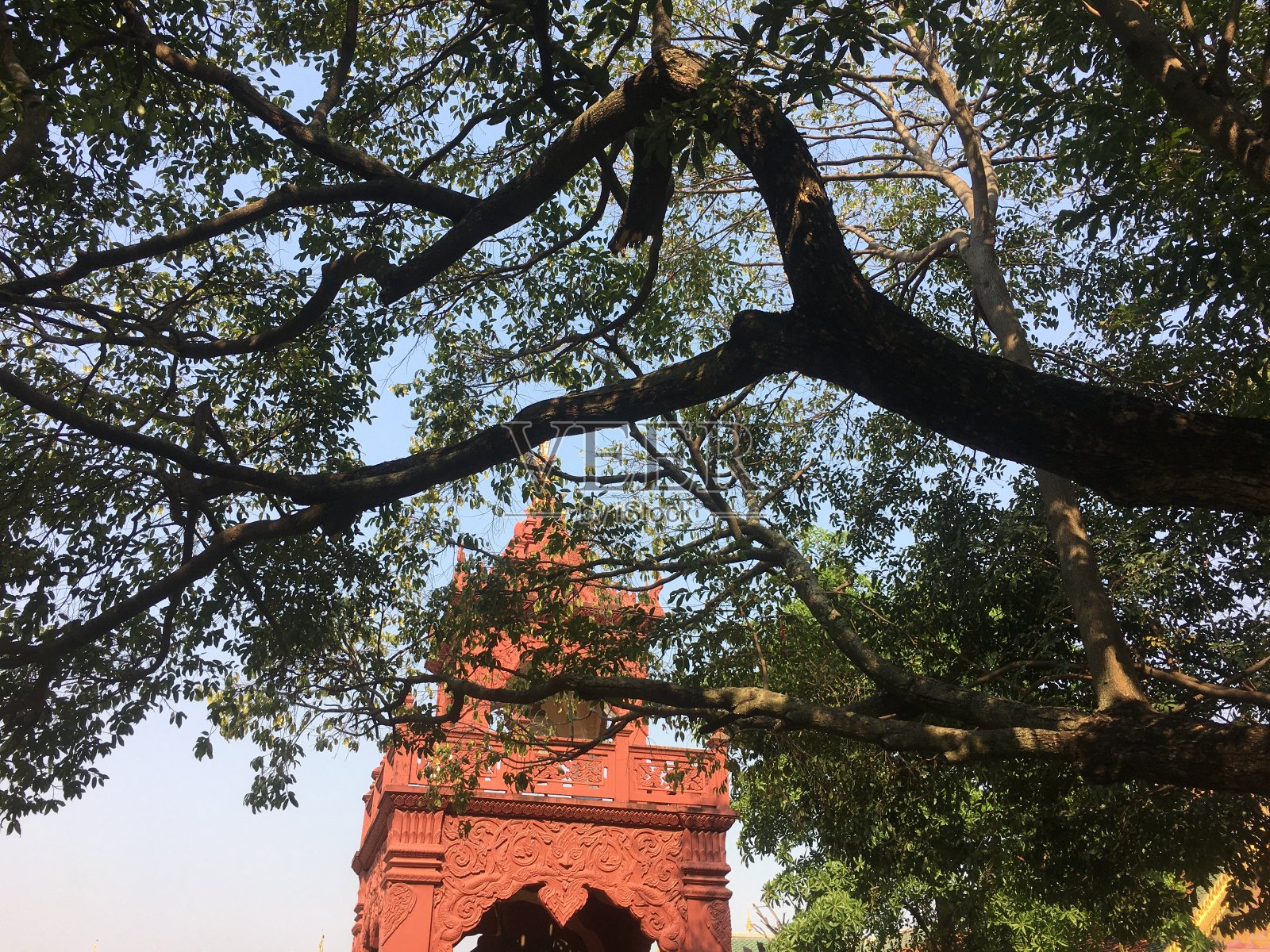 寺庙里的钟楼照片摄影图片