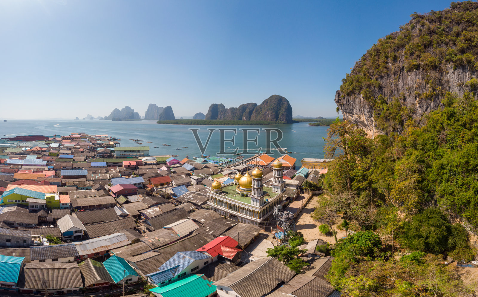 美丽的风景清真寺的大海和天空在Punyi岛的夏天,Ko Panyi或Koh Panyee,穆斯林渔村的地标景点旅游在Ao Phang Nga湾国家公园,泰国,亚洲照片摄影图片