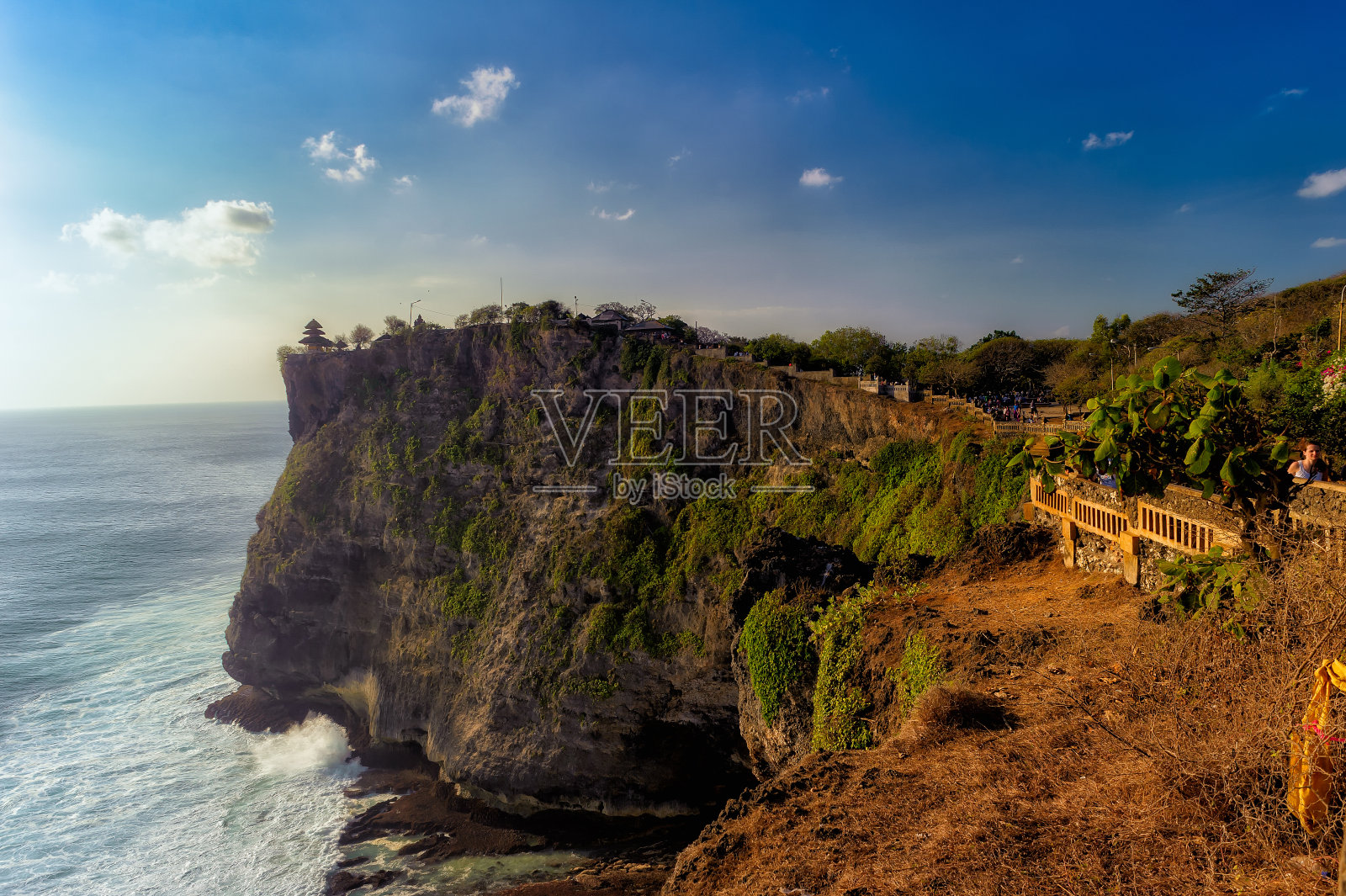 乌鲁瓦图神庙的夜景照片摄影图片