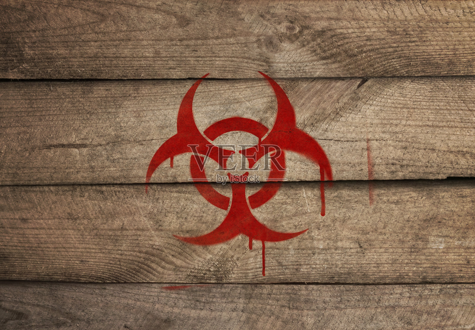 喷涂在木板上的生物危害标志照片摄影图片