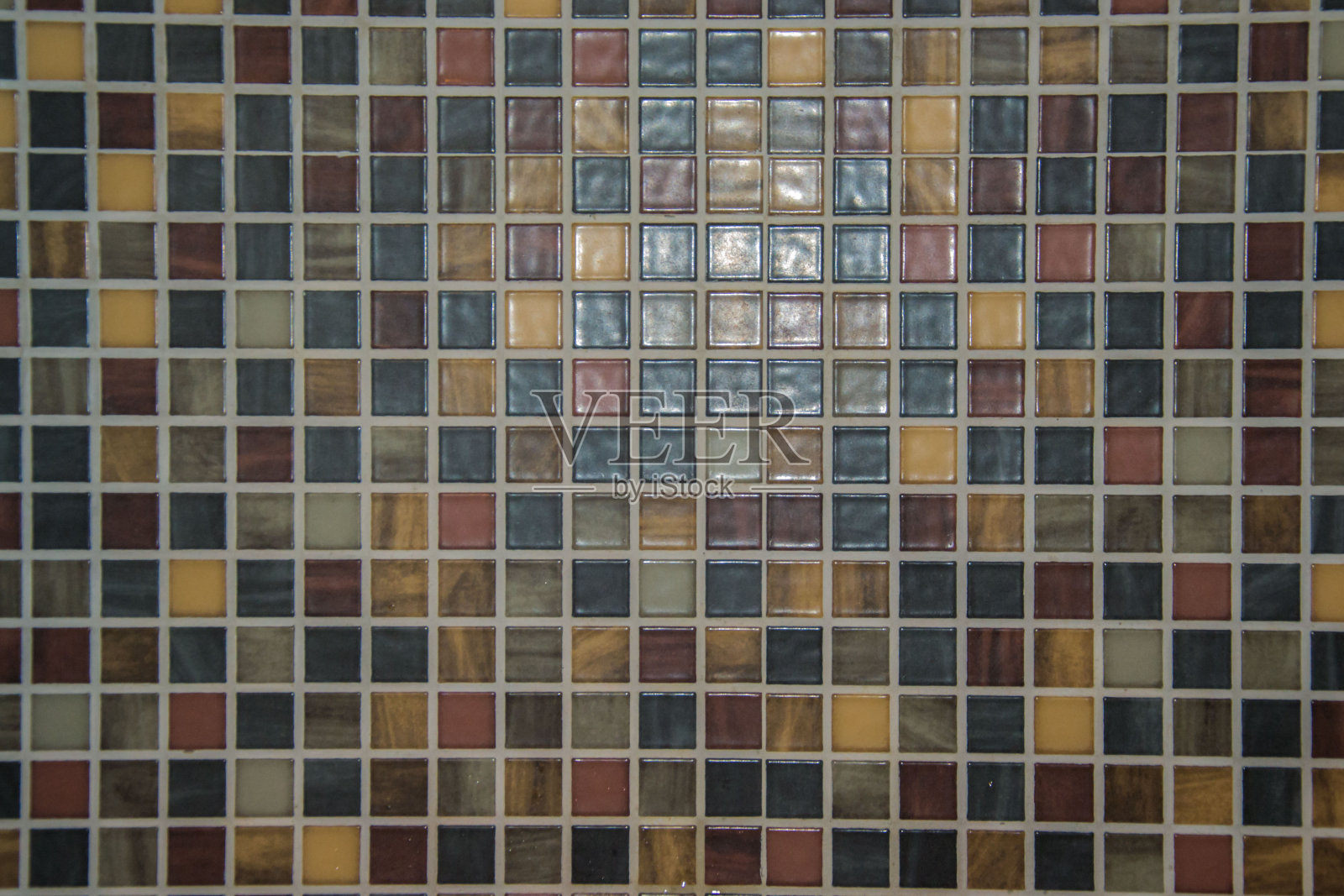 小方块瓷砖镶嵌在棕色,米色和琥珀色,丰富多彩的背景,现代图案照片摄影图片