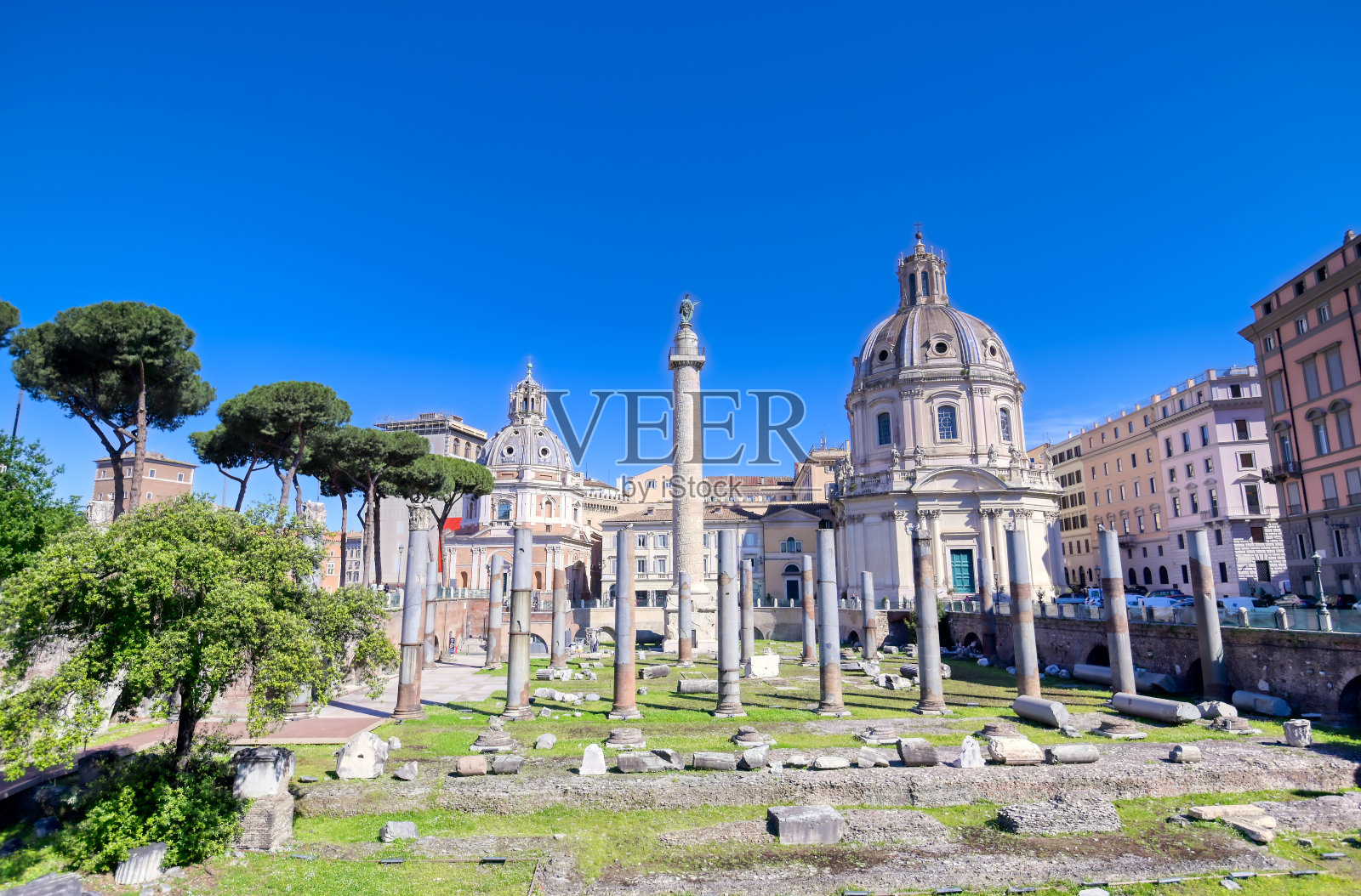图拉真圆柱和图拉真广场位于罗马;意大利照片摄影图片