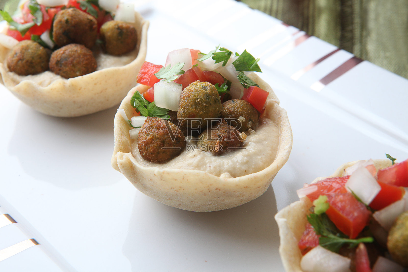 烤肉串,典型的东方美食照片摄影图片