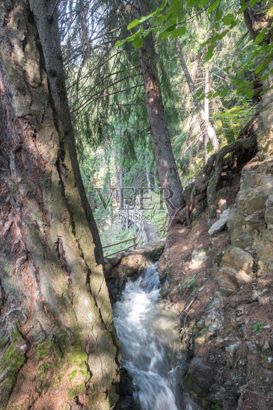 沿森提罗德尔索尔徒步旅行路线的伯克瓦尔河通道照片摄影图片