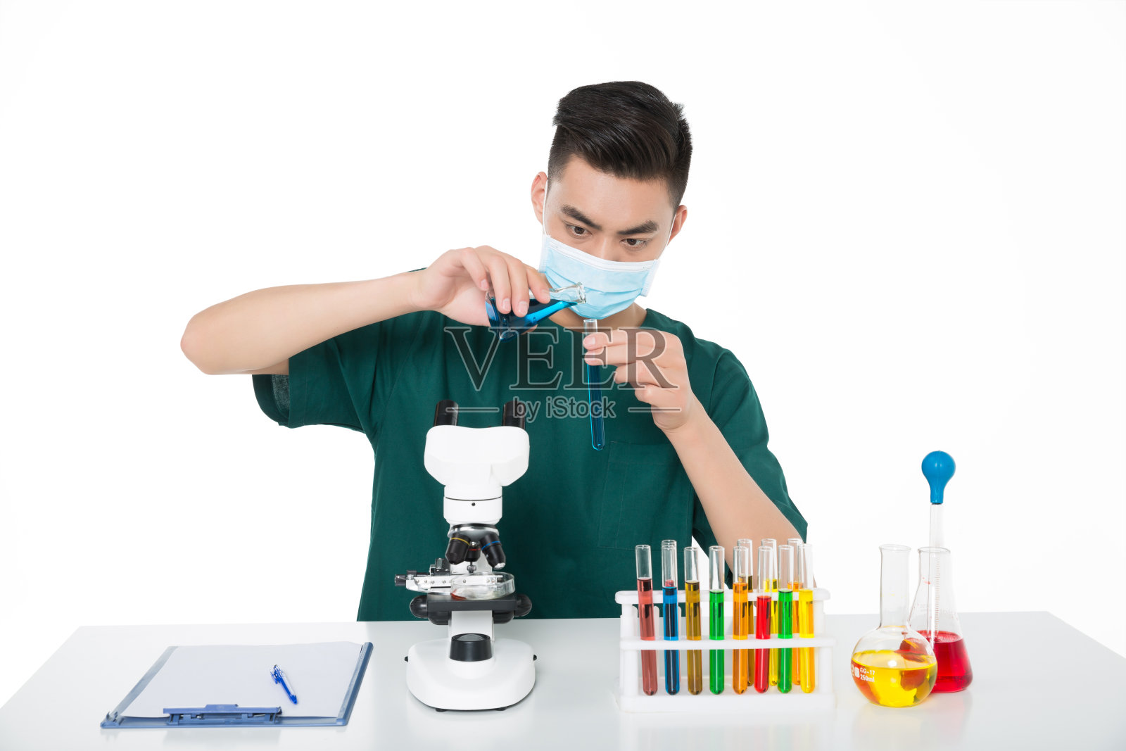 年轻外科医生,白色背景照片摄影图片