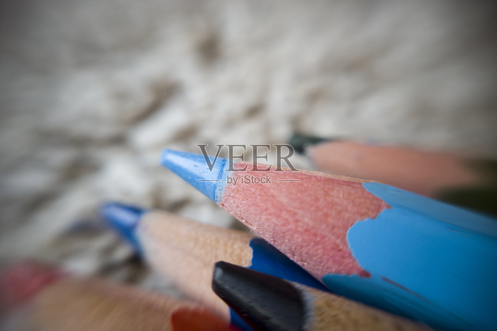 木制彩色铅笔微距拍摄照片摄影图片