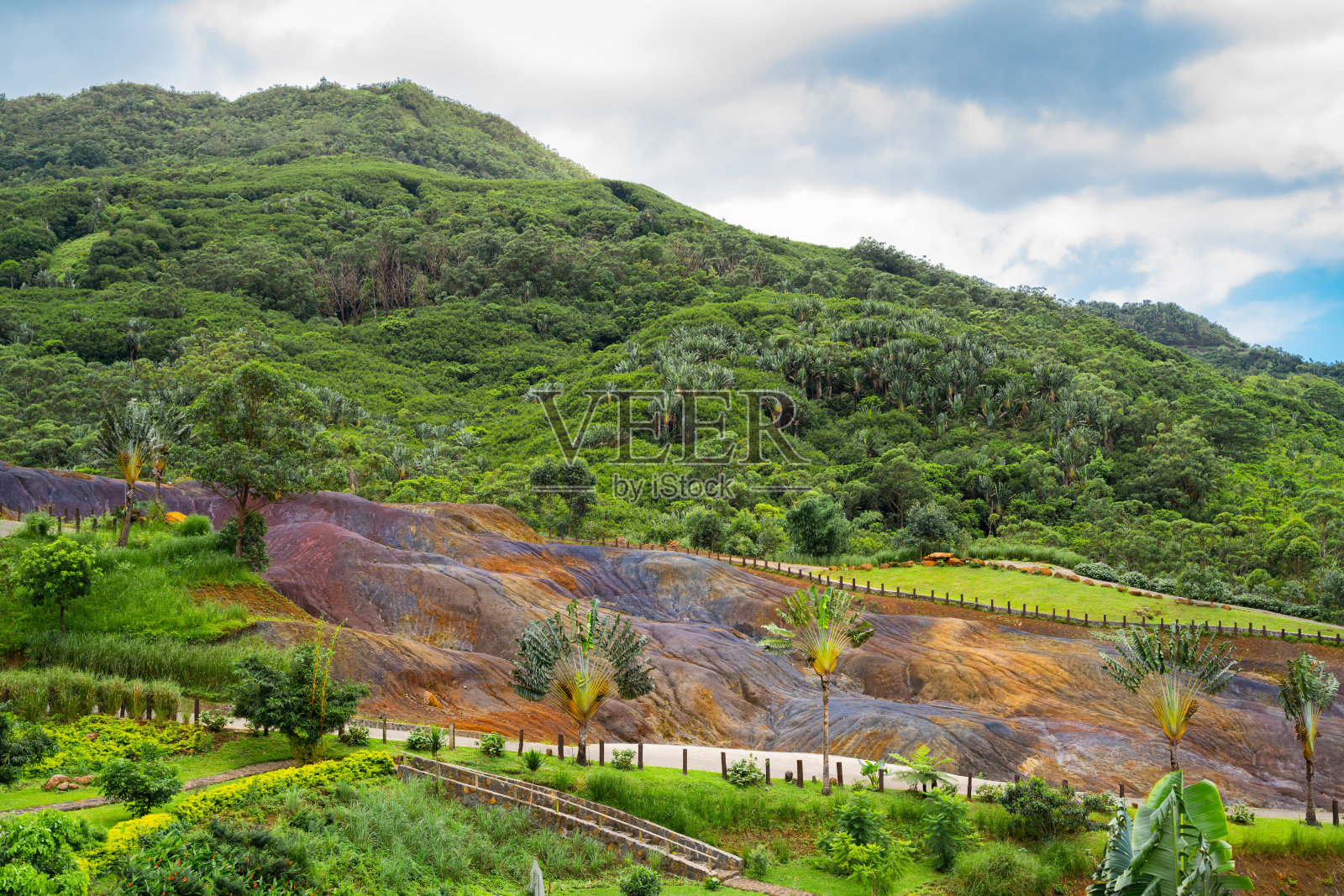 在Chamarel,毛里求斯的彩色土地照片摄影图片