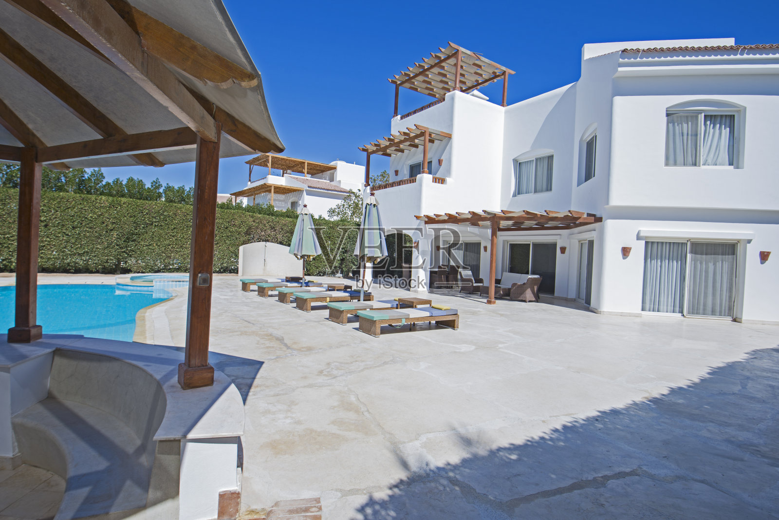 豪华热带度假别墅的游泳池照片摄影图片