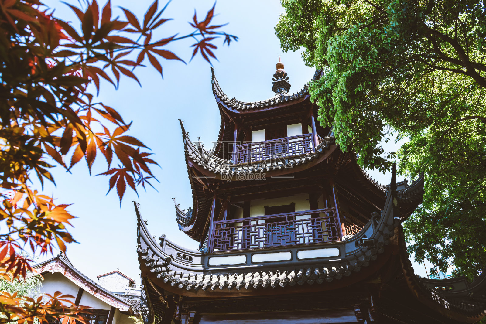 上海宝塔低角度观照片摄影图片