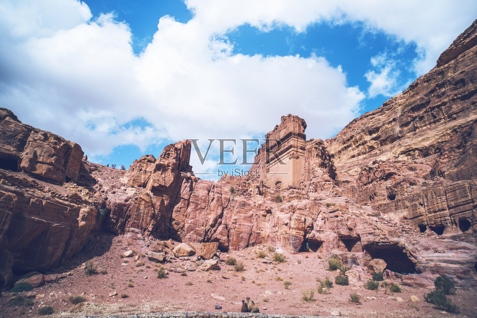 约旦佩特拉玫瑰城美丽的红色岩层,佩特拉是世界新七大奇迹之一,联合国教科文组织世界遗产照片摄影图片