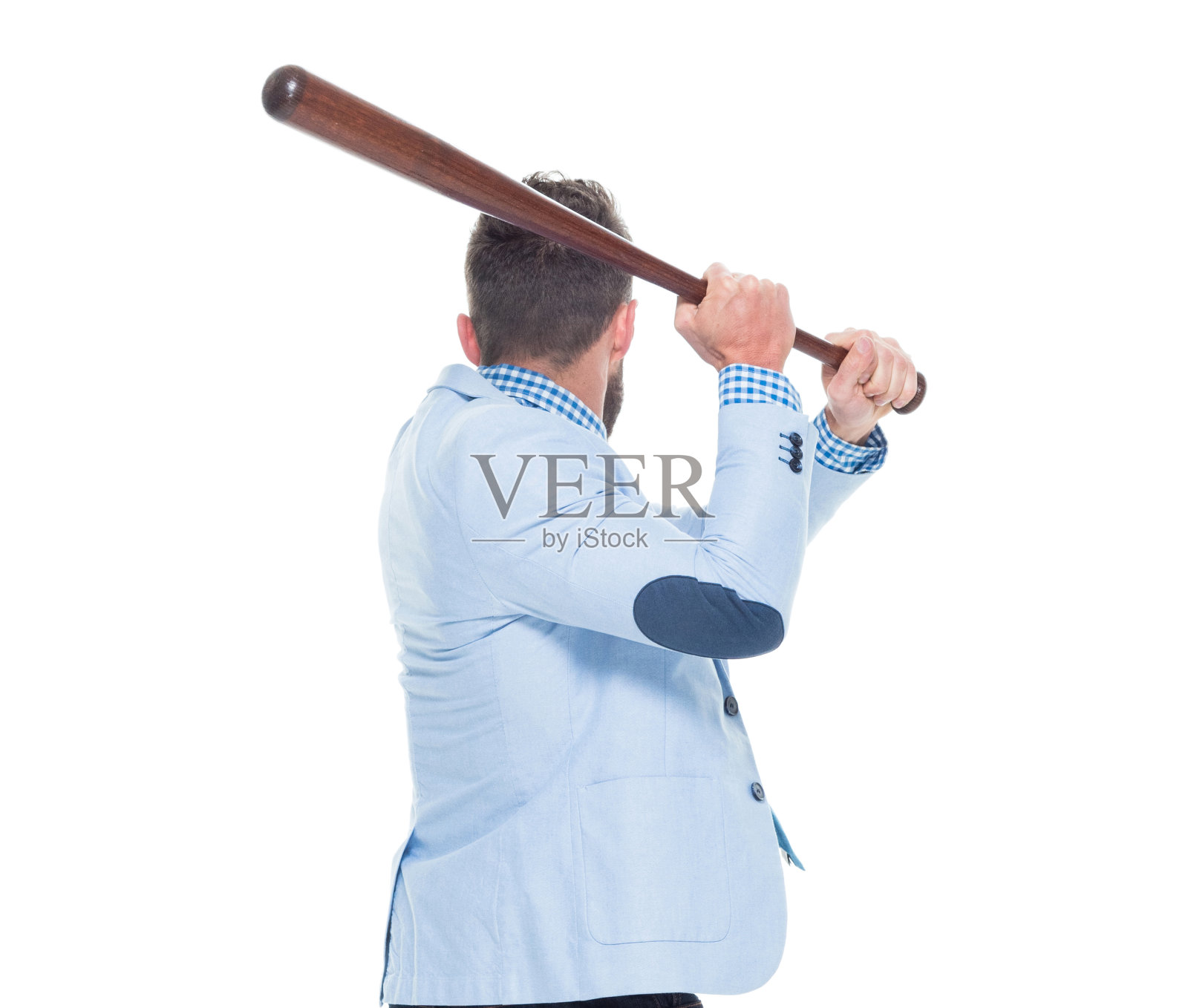 穿西装,拿着运动球棒,站在白色背景前的年轻白人男性棒球运动员照片摄影图片