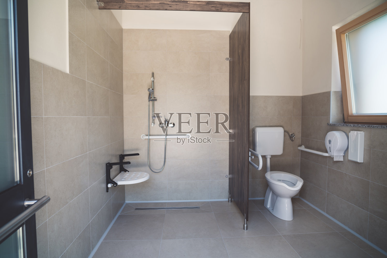 现代残疾人卫生间照片摄影图片