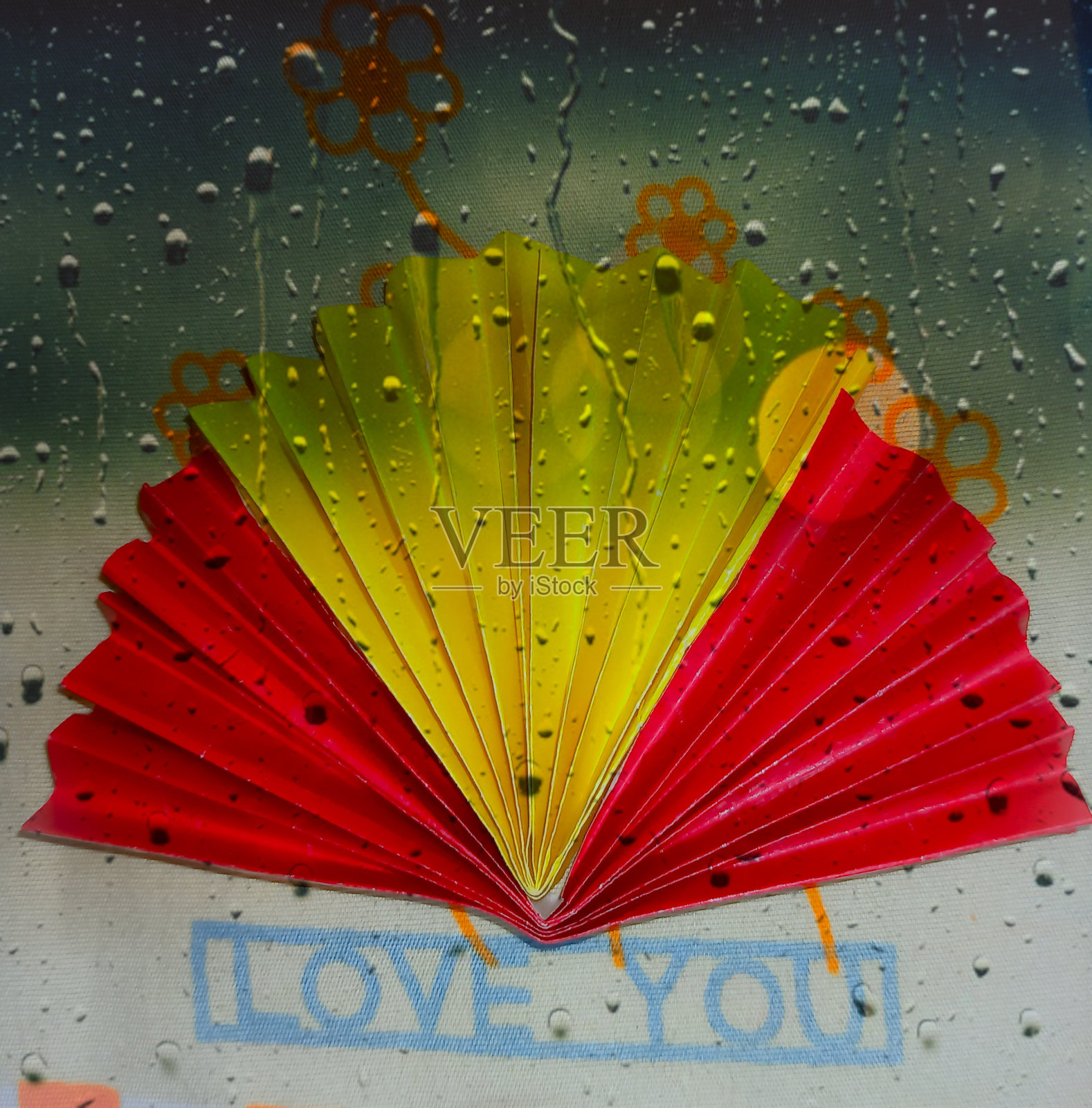 爱你的背景是水珠照片摄影图片