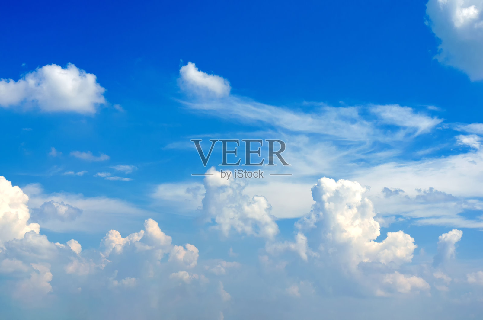 美丽的云彩和蓝天的背景。照片摄影图片