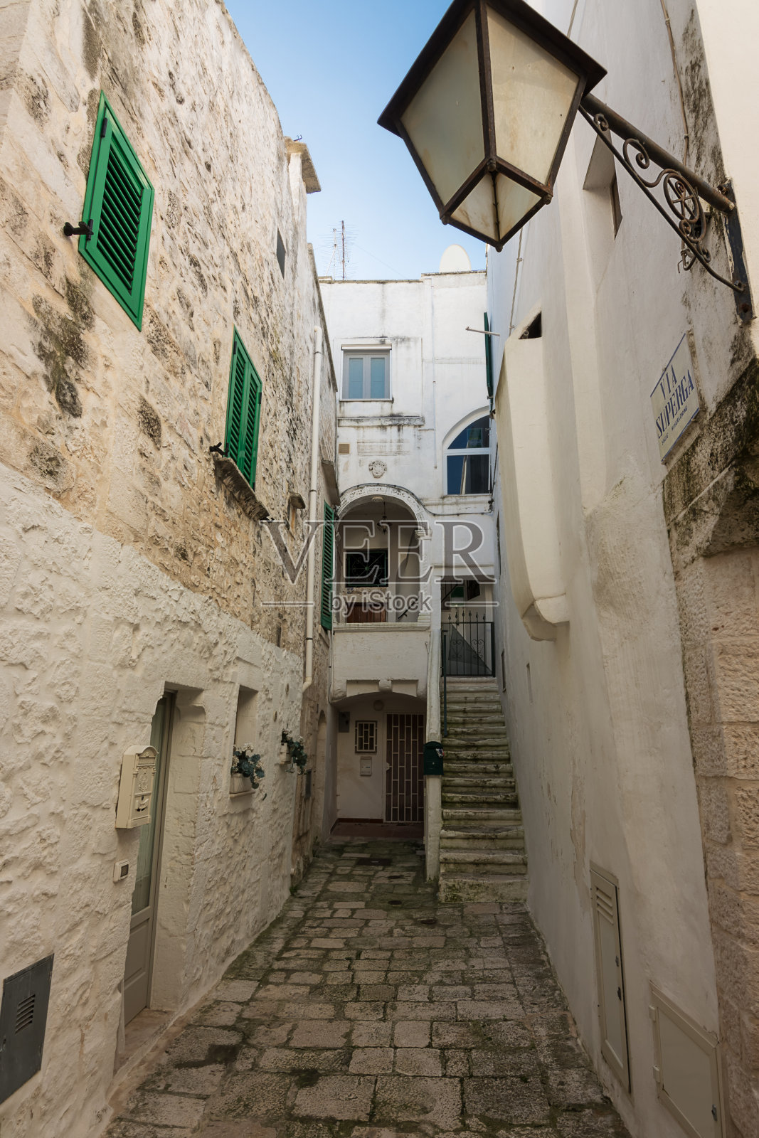 Cisternino历史中心特色小巷(意大利)照片摄影图片