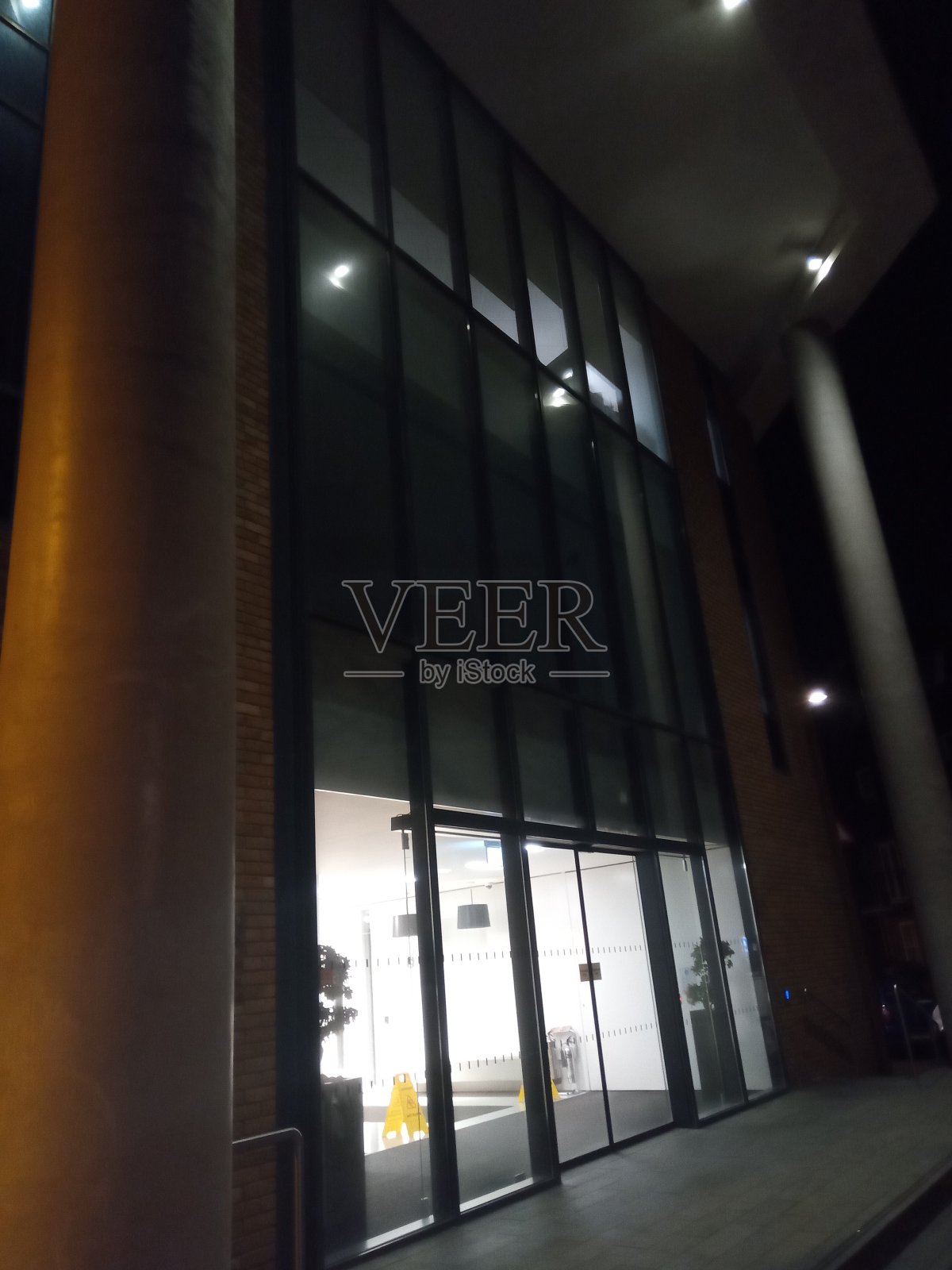 办公大楼正面照片摄影图片