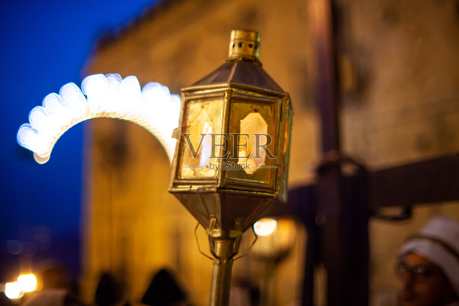 里昂弗特传统的耶稣受难日游行的灯笼照片摄影图片