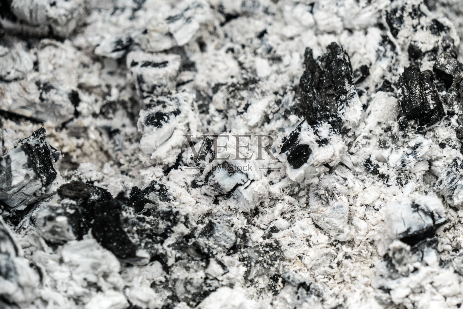 燃烧木材后留下的照片灰。背景照片摄影图片