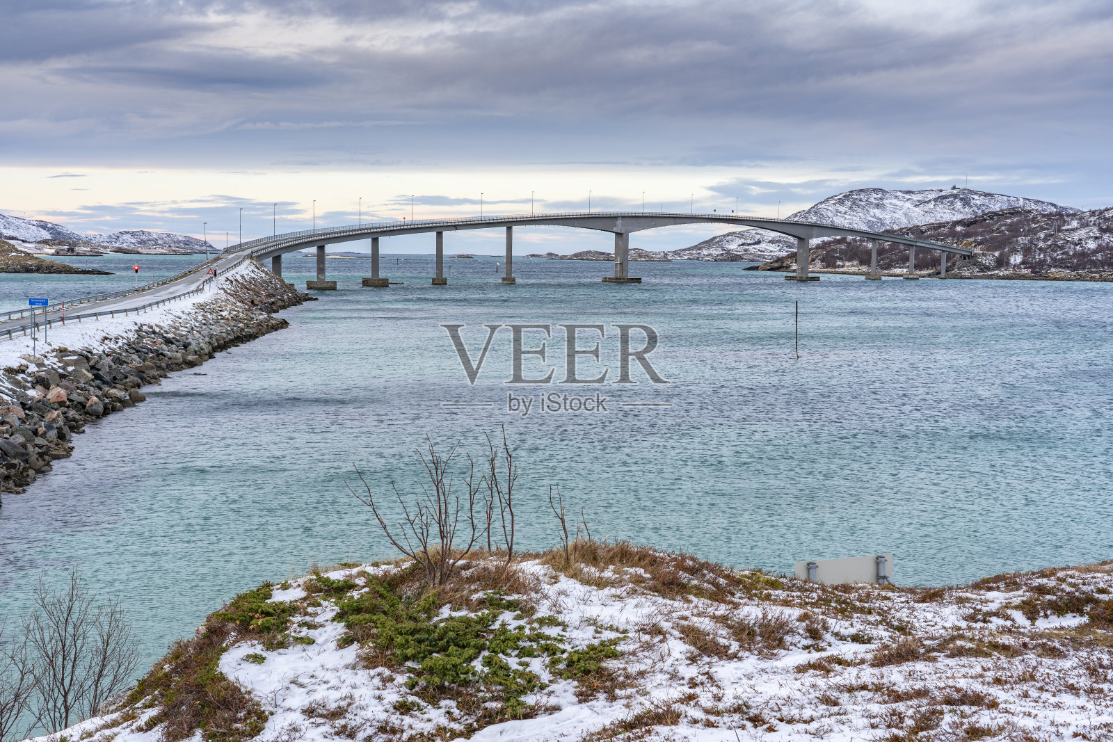 挪威北部索玛若伊群岛的冬天照片摄影图片