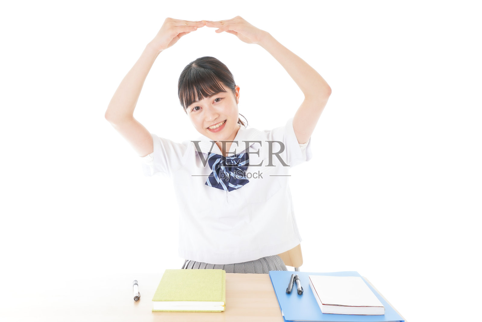 穿着制服的年轻学生说“是”照片摄影图片