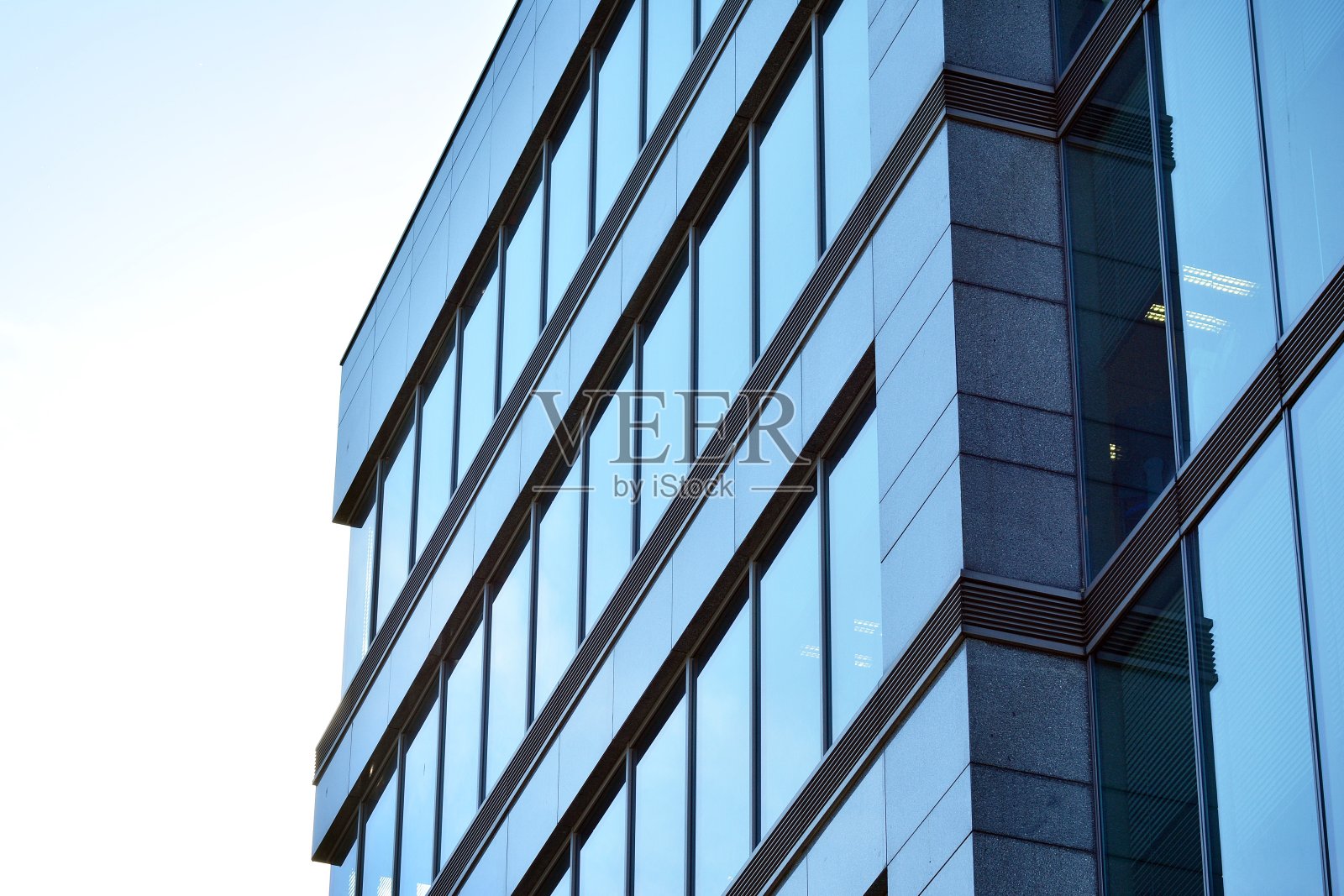 城市抽象背景,现代玻璃幕墙细节,办公商务建筑。照片摄影图片