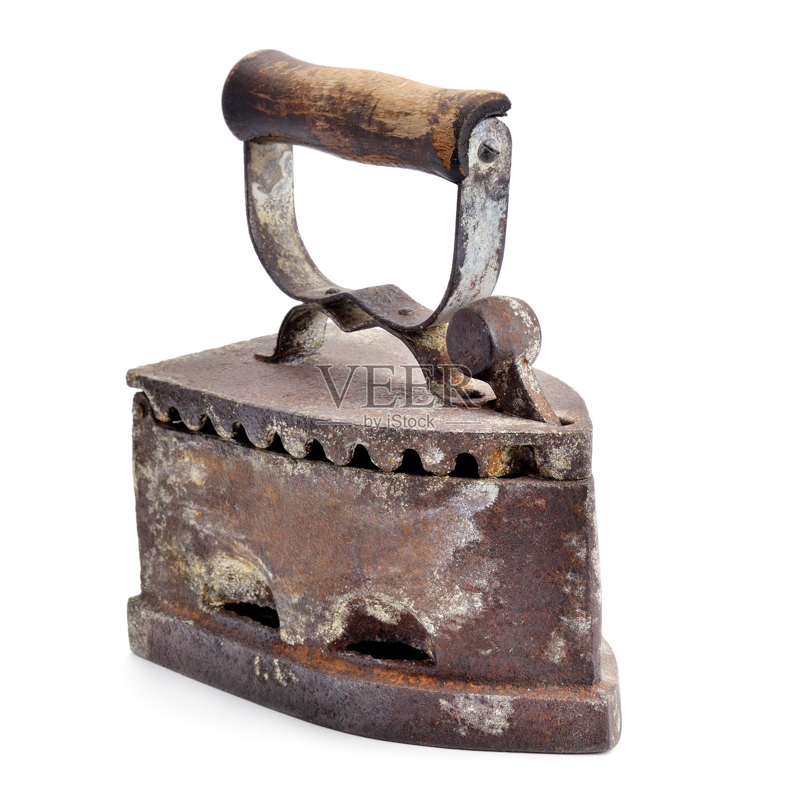 古老的铁在煤上孤立在白色的背景上。照片摄影图片