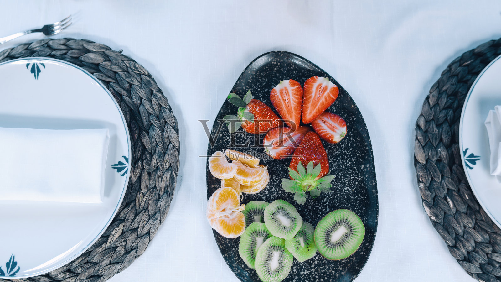 早餐装着新鲜的天然水果照片摄影图片