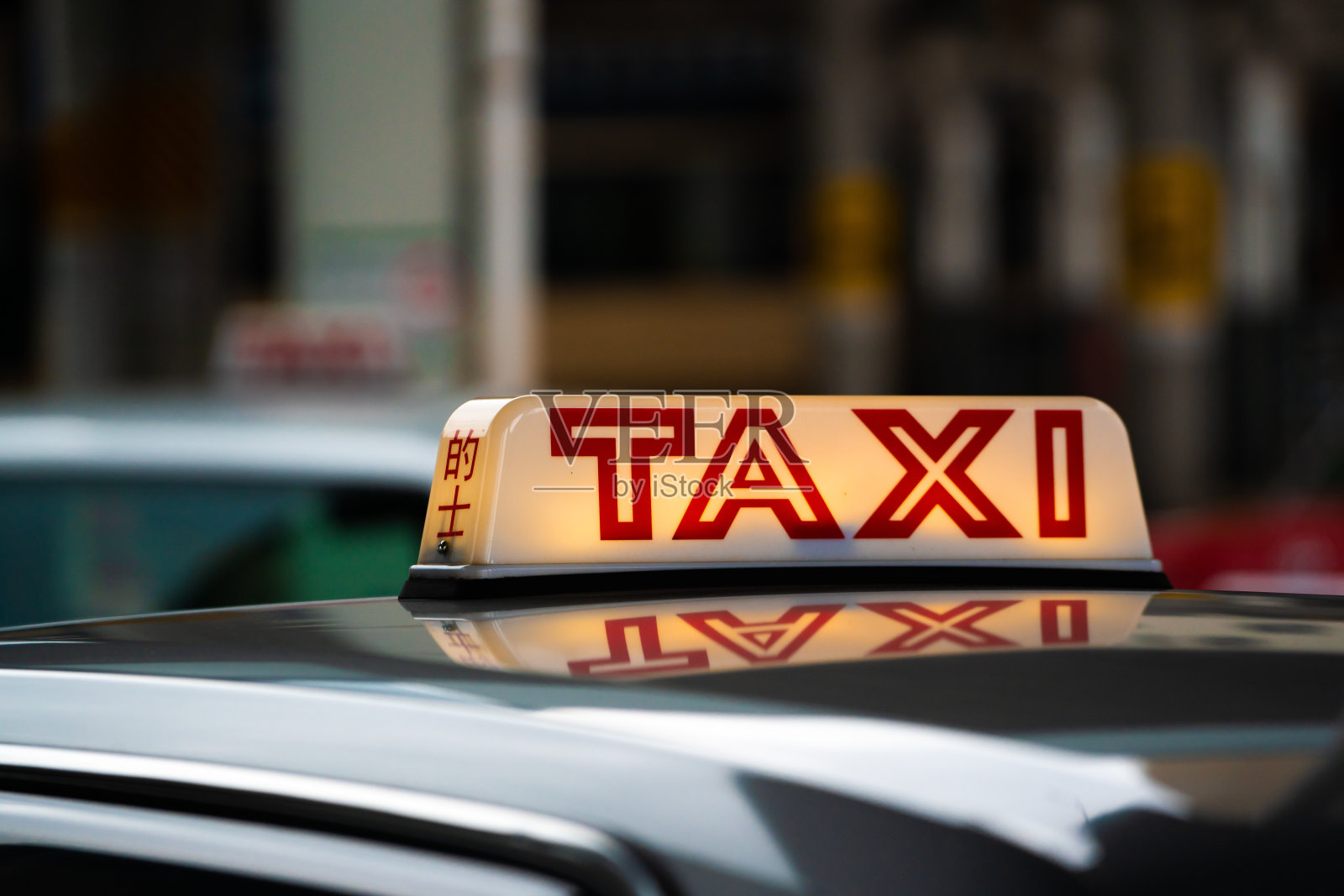 一群在香港街道等候的出租车照片摄影图片