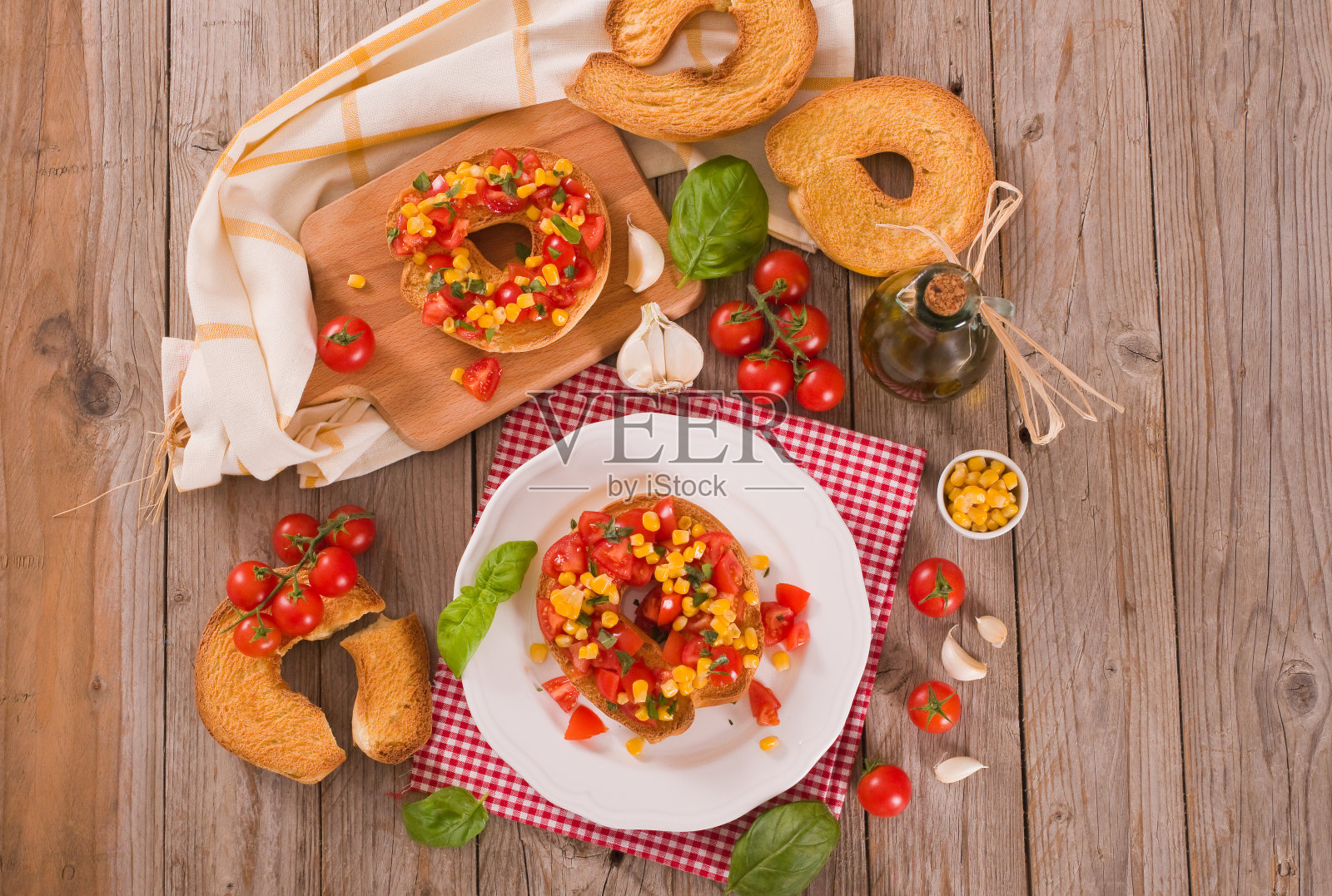 土豆和麦斯。照片摄影图片