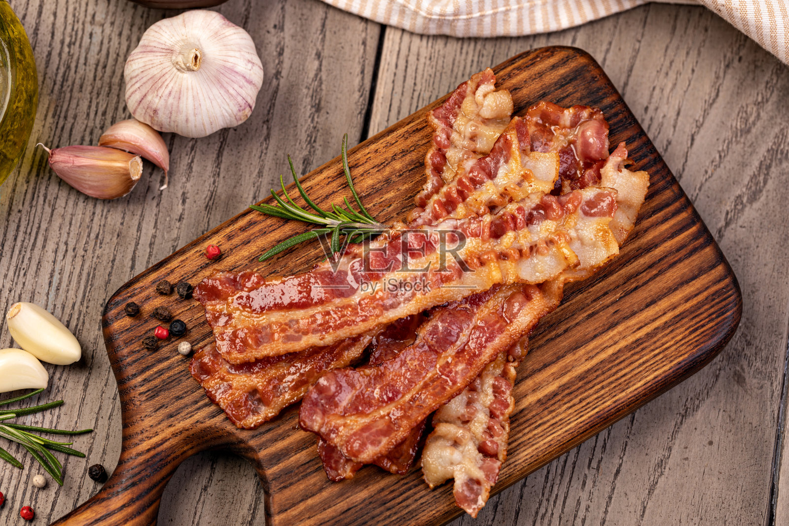 焦脆热炸培根片的特写照片摄影图片