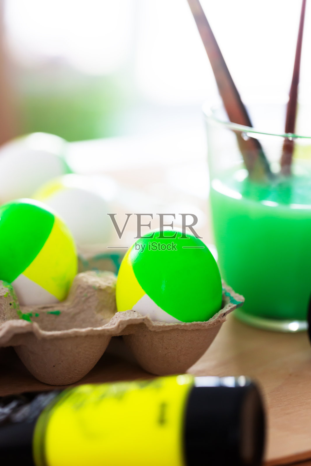 画复活节彩蛋,颜料,画笔照片摄影图片