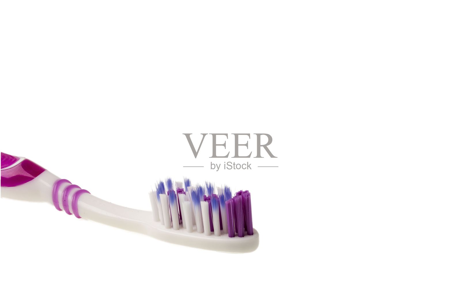 牙刷近距离观察孤立的白色背景。卫生保健的概念。照片摄影图片