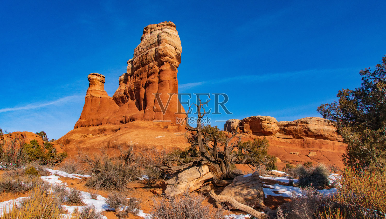美国犹他州拱门国家公园的多层彩色石头照片摄影图片