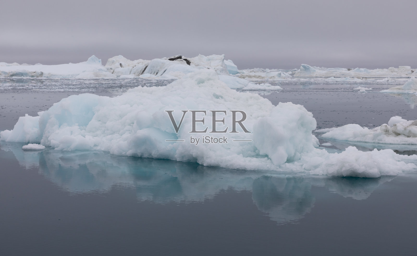 格陵兰岛伊卢利萨特冰湾迪斯科湾的冰川照片摄影图片