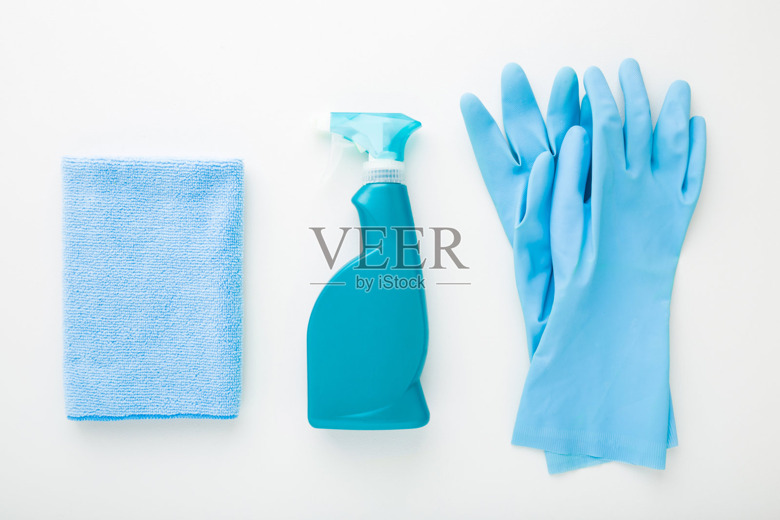 蓝色瓶子、抹布、橡胶手套清洁套装照片摄影图片