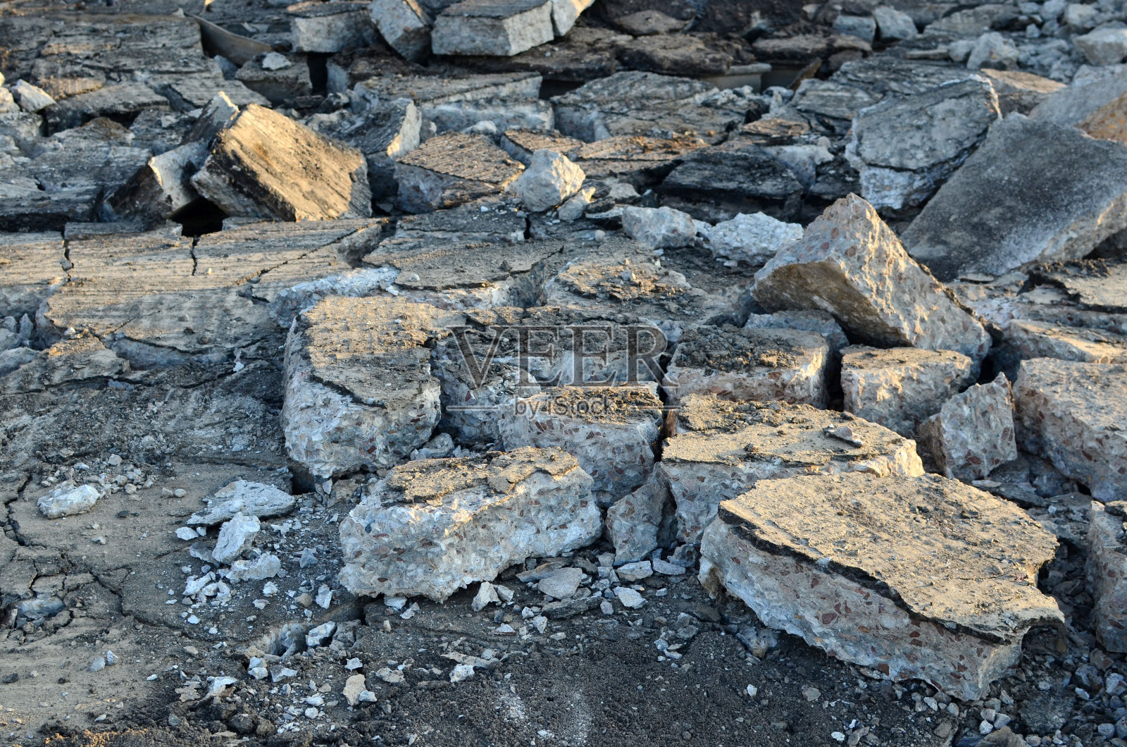 建筑工地的沥青碎块照片摄影图片