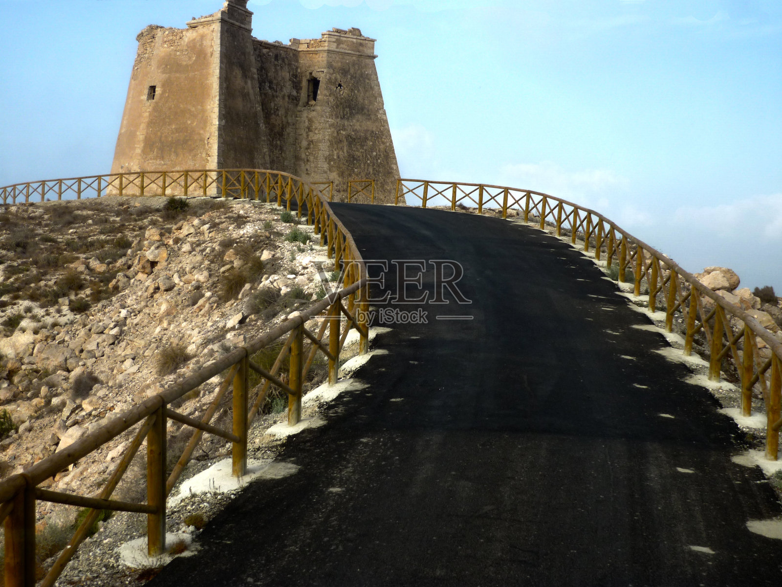 中世纪的塔楼照片摄影图片