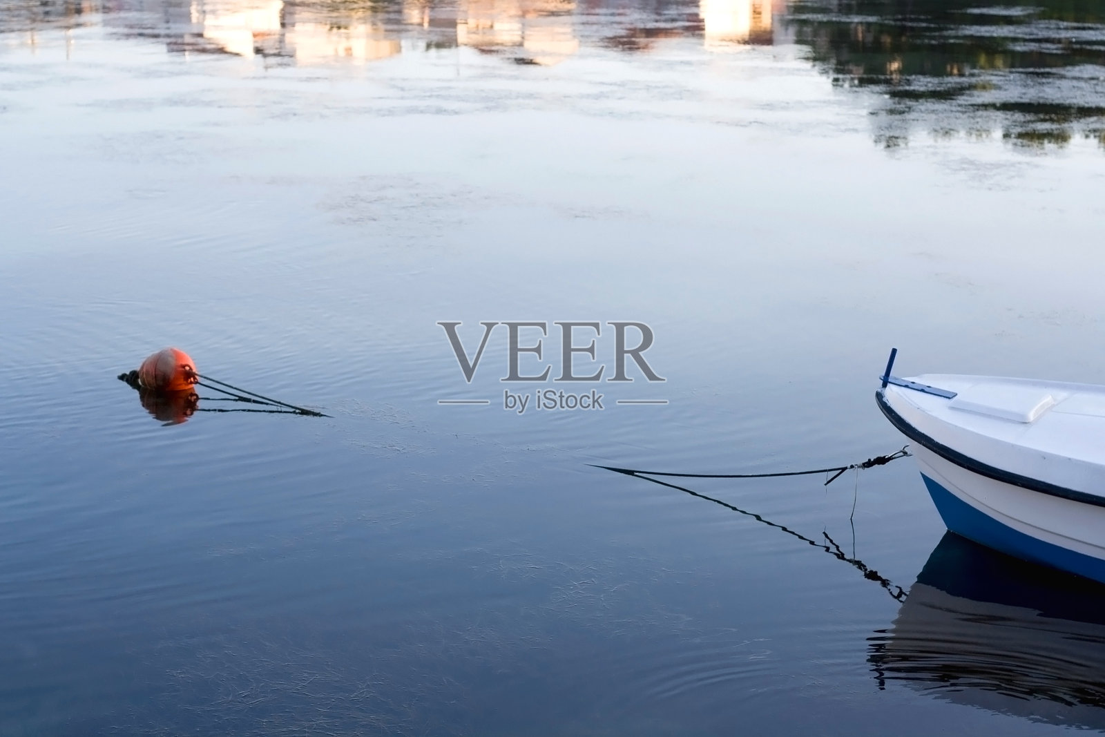 小渔船照片摄影图片