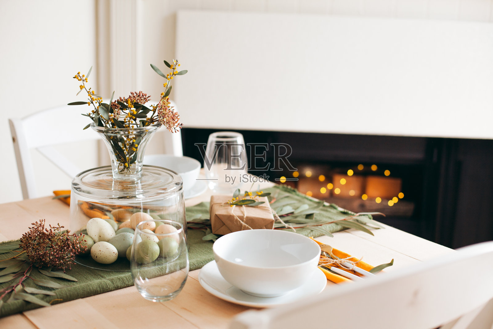 复活节装饰客厅照片摄影图片