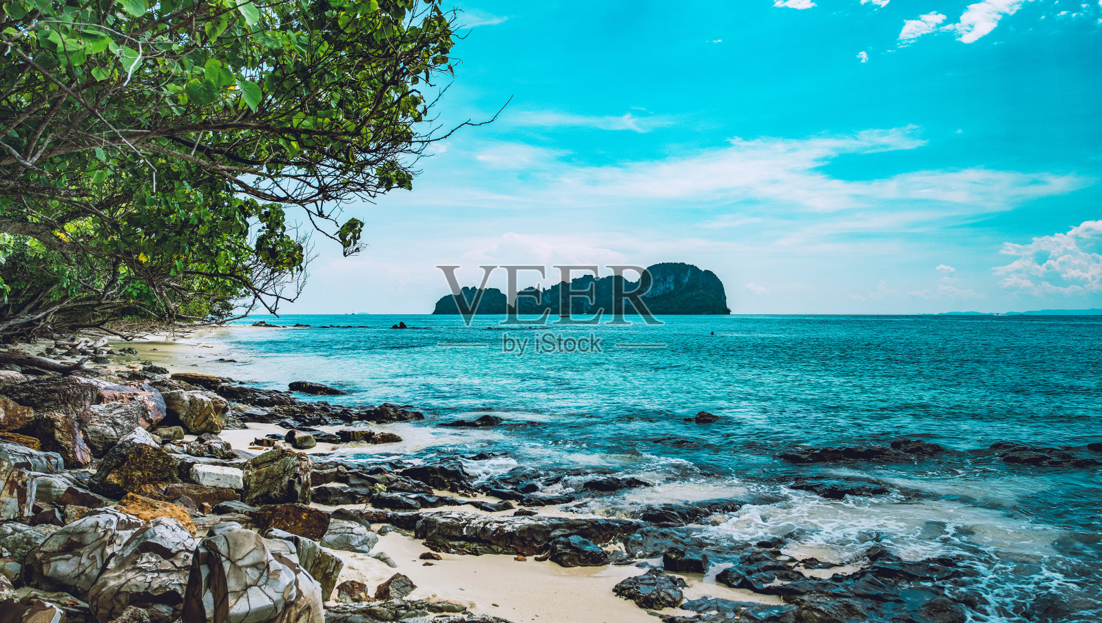 泰国一个热带岛屿上的田园诗般的海滩照片摄影图片