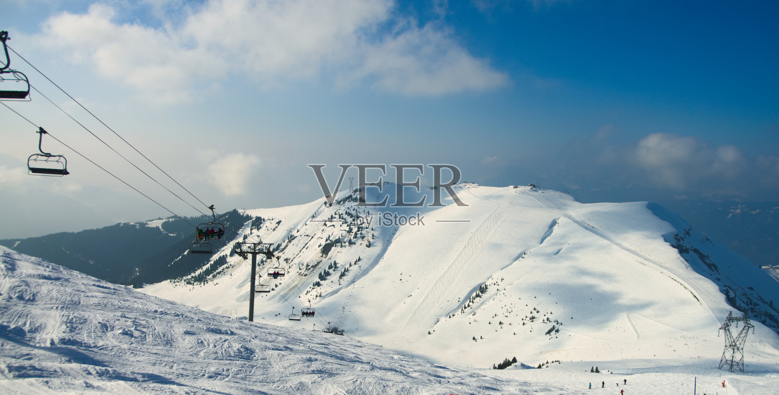 冬季阿尔卑斯山,滑雪胜地照片摄影图片