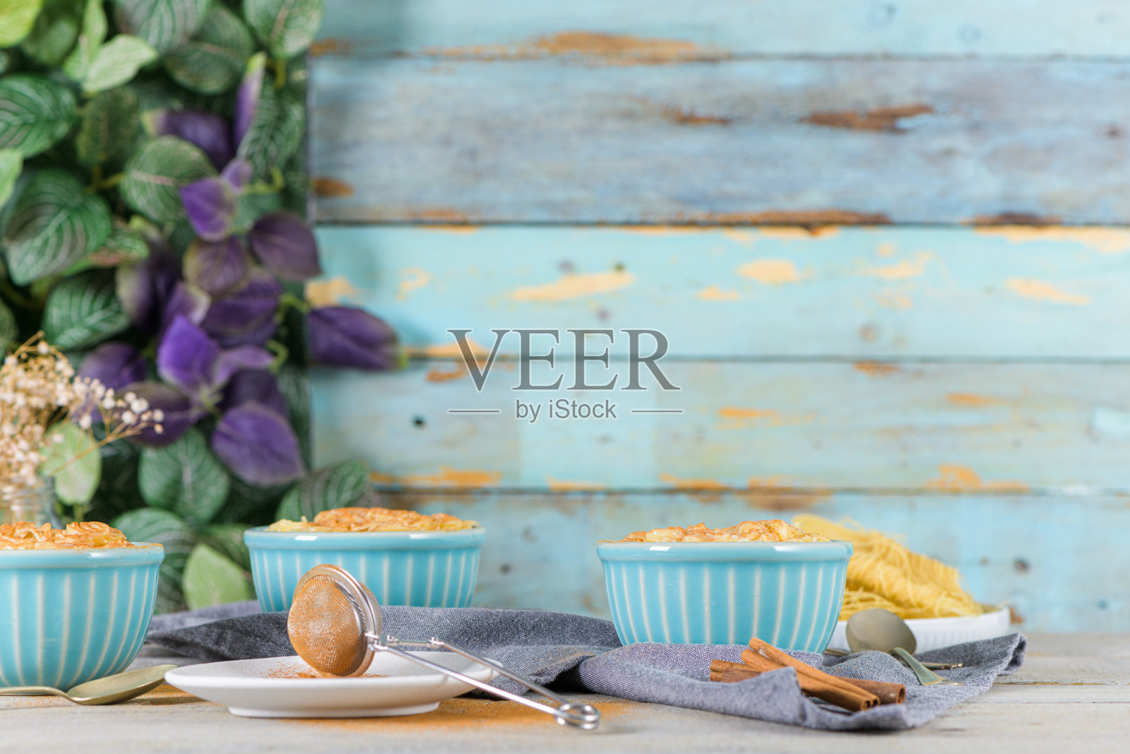 Aletria粉丝布丁照片摄影图片