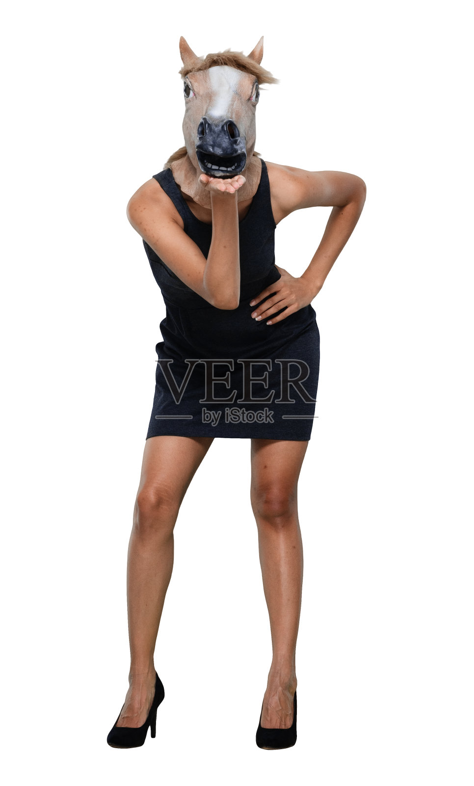 在办公室白色背景前,穿着职业装的非裔美国青年女商人照片摄影图片