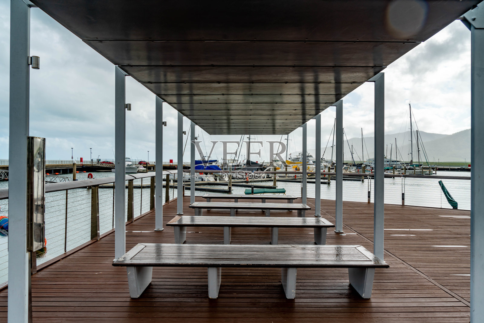 澳大利亚凯恩斯黄昏时的码头景色照片摄影图片