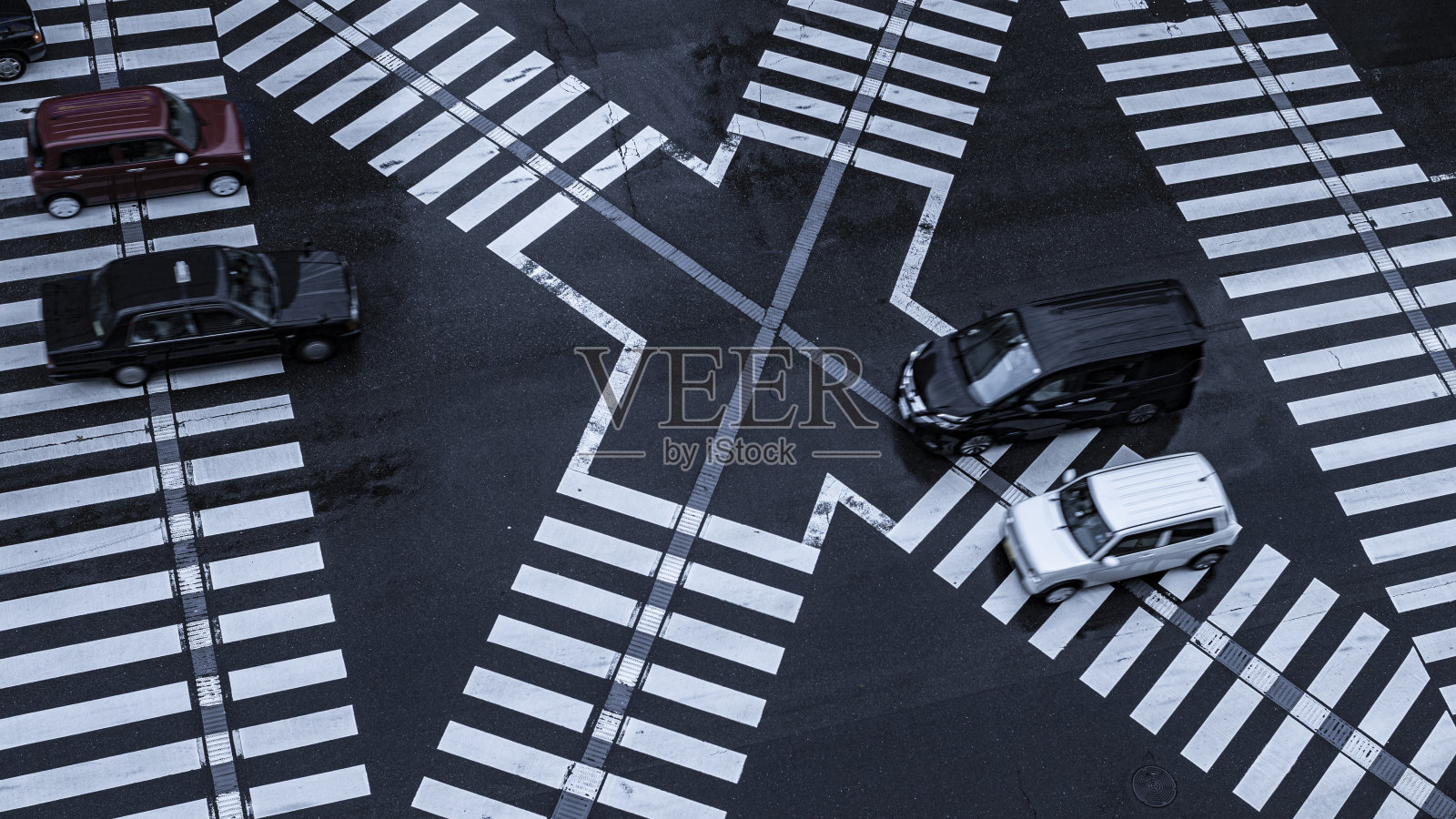 日本大分市的雨季紧急穿越照片摄影图片