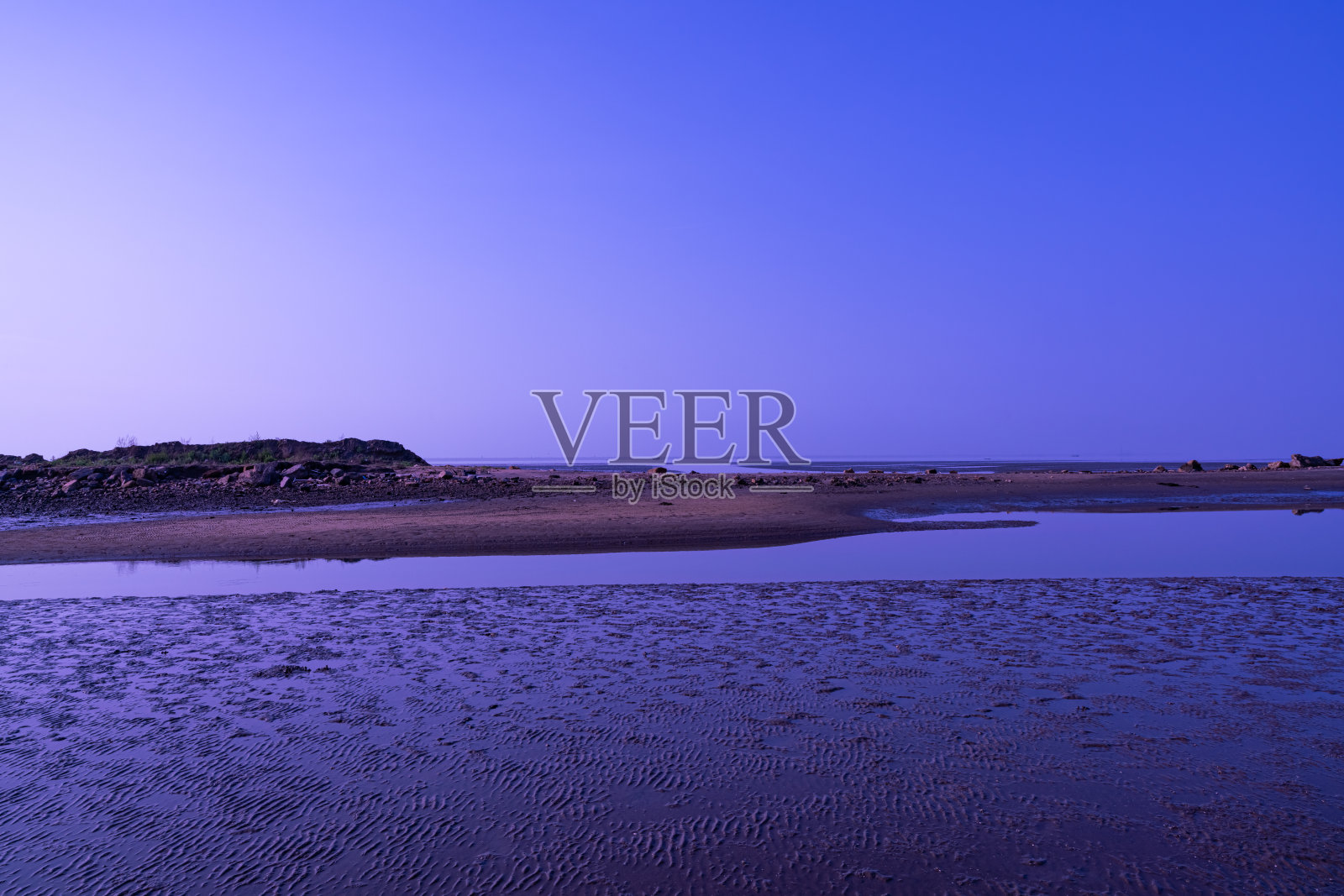 海滩夕阳,彩色天空照片摄影图片