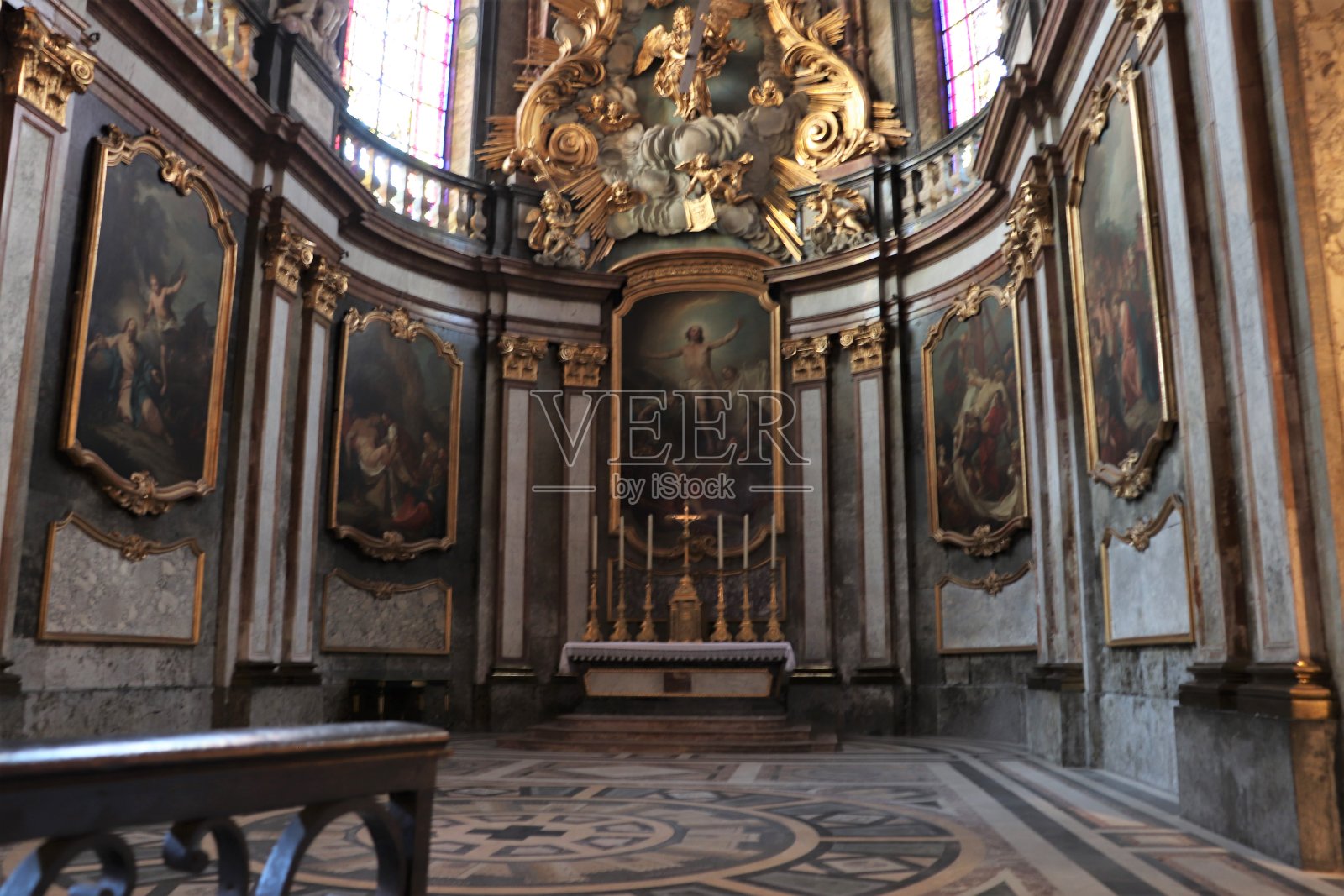 圣约翰大教堂Besançon -教堂内部照片摄影图片